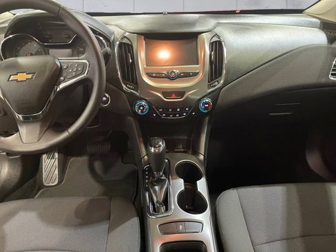 Used 2017 Chevrolet Cruze LT w/ Convenience Package image 11