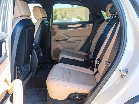 Used 2024 Porsche Cayenne Base image 19