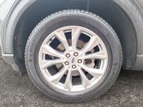 Used 2020 Ford Explorer XLT w/ Equipment Group 202A image 9