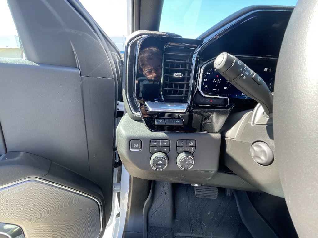 Used 2026 Chevrolet Silverado 1500 High Country AWD/4WD image 18