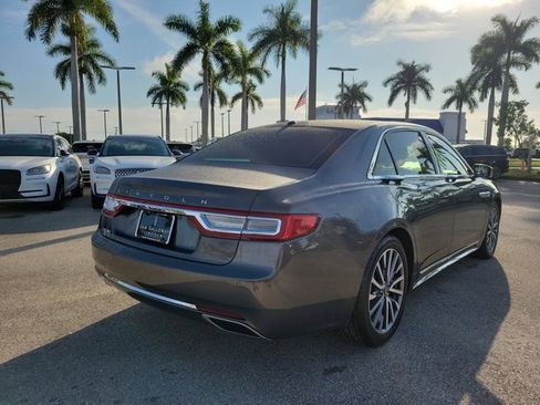 Used 2017 Lincoln Continental Select image 6