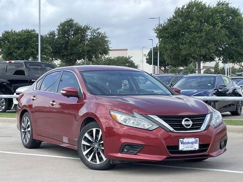Used 2016 Nissan Altima 2.5 SV w/ Convenience Package FWD image 2