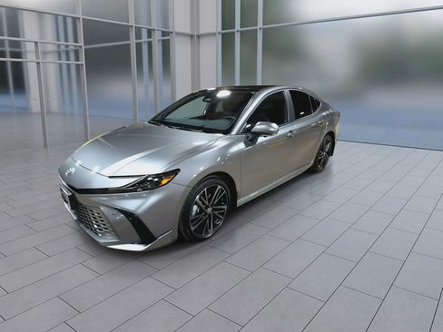 Used 2025 Toyota Camry XSE w/ Premium Plus Package AWD/4WD image 4