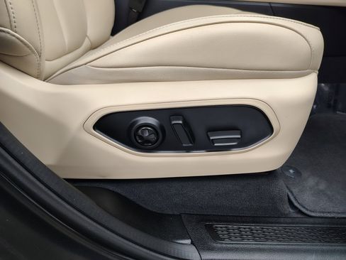 Used 2024 Jeep Grand Cherokee Limited image 28