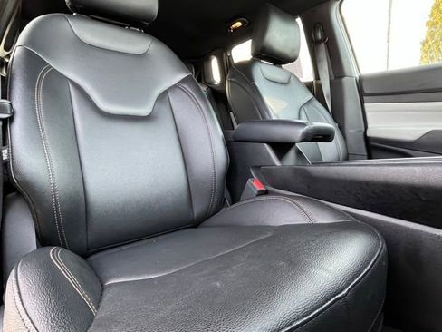 Used 2024 Jeep Compass Limited image 27