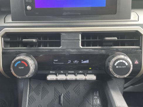 Used 2024 Toyota Tacoma SR AWD/4WD image 31