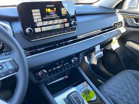 New 2025 Mitsubishi Outlander SEL image 17