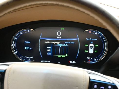 Used 2019 Cadillac Escalade Platinum AWD/4WD image 17