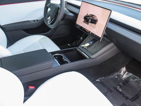 Used 2025 Tesla Model 3 Long Range image 17