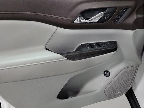 Used 2021 GMC Acadia SLT w/ Technology Package image 13