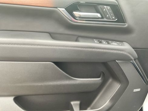 Used 2025 GMC Yukon Denali AWD/4WD image 20