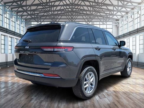 New 2025 Jeep Grand Cherokee Laredo w/ Luxury Tech Group I RWD image 4