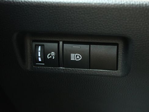 Used 2022 Toyota RAV4 XLE AWD/4WD image 24