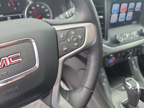 Used 2018 GMC Acadia SLT FWD image 21