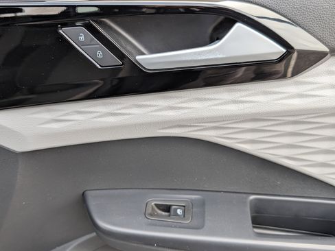 Used 2024 Volkswagen Taos S image 21