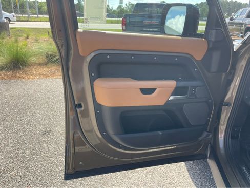 Used 2022 Land Rover Defender 110 X AWD/4WD image 10