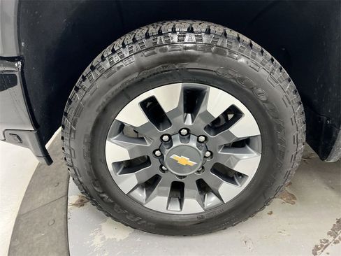 Used 2021 Chevrolet Silverado 2500 Custom w/ Custom Value Package image 24