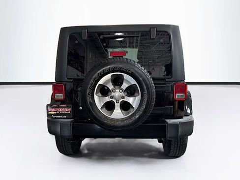 Used 2017 Jeep Wrangler Unlimited Sahara AWD/4WD image 7