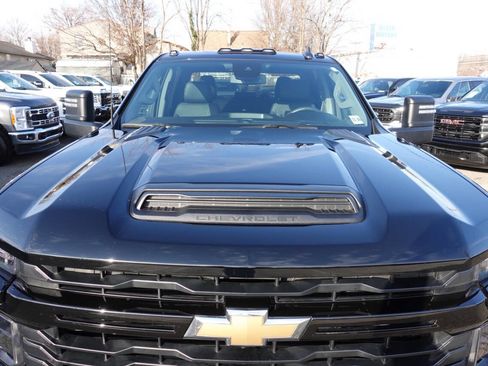 Used 2025 Chevrolet Silverado 2500 Custom w/ Custom Value Package image 6