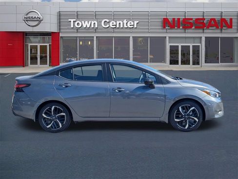 New 2025 Nissan Versa SR w/ Trunk Package FWD image 9