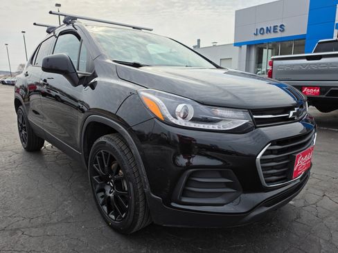 Used 2021 Chevrolet Trax LT w/ Premium Seat Package AWD/4WD image 7