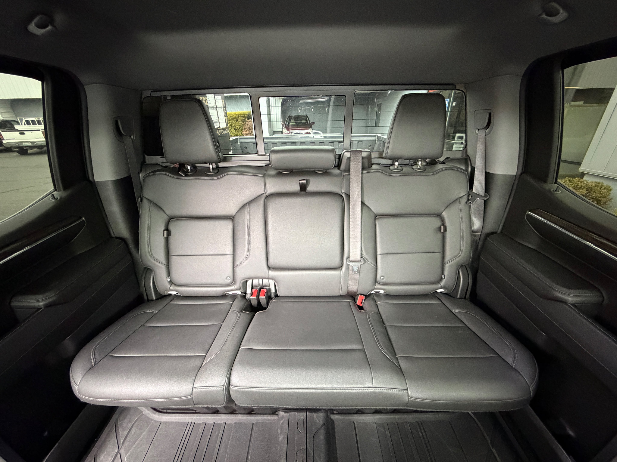Used 2023 Chevrolet Silverado 1500 LT w/ Leather Package AWD/4WD image 4