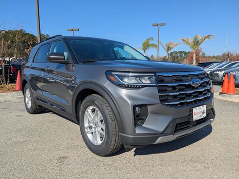 New 2026 Ford Explorer Active w/ Active Comfort Package image 3