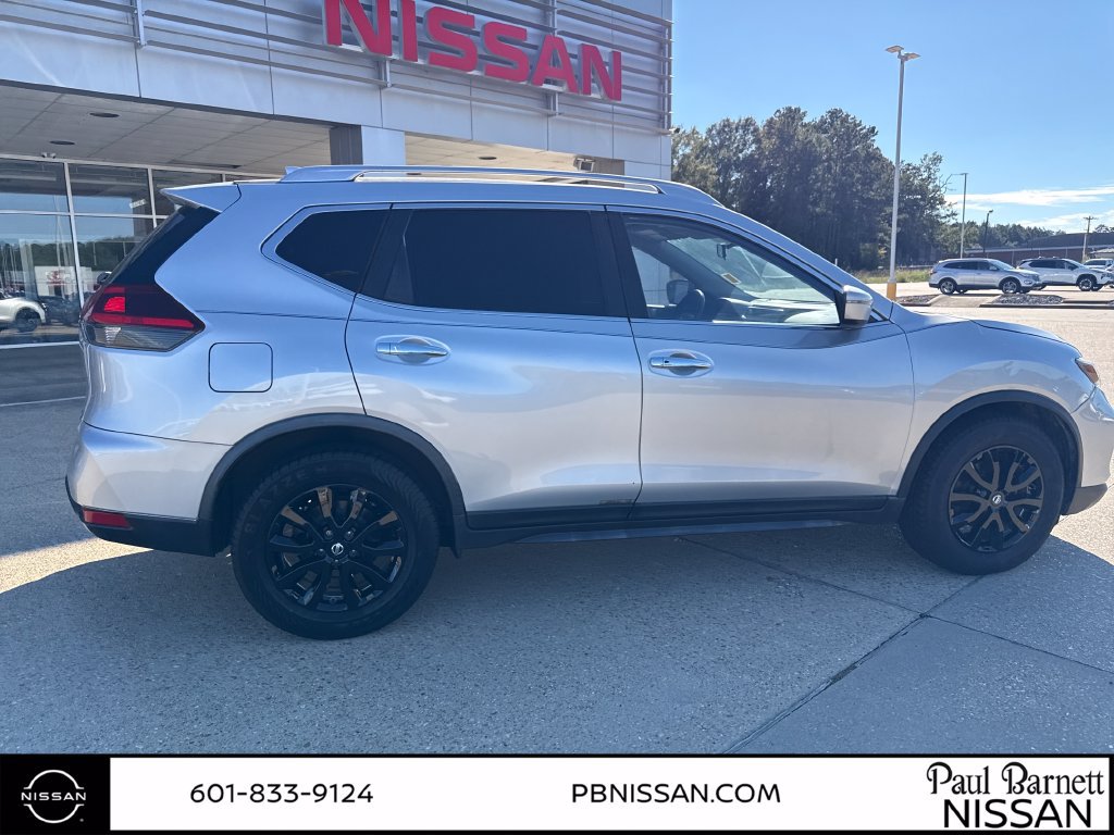 Used 2018 Nissan Rogue SV FWD image 9