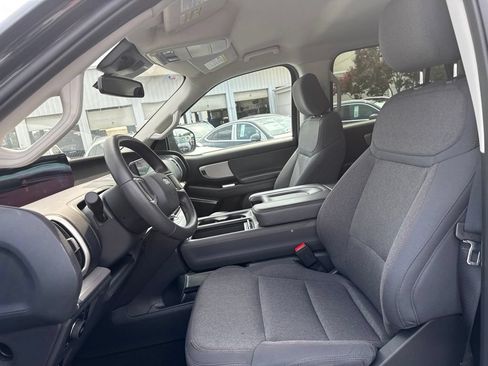 Used 2025 Ford Expedition Max Active AWD/4WD image 7