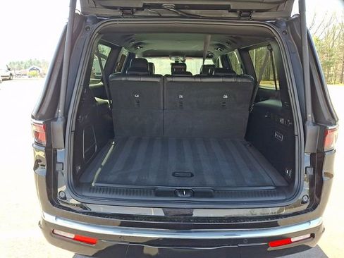 Used 2023 Jeep Wagoneer L Series III RWD image 29
