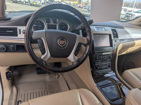 Used 2012 Cadillac Escalade Luxury image 14