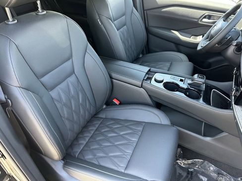 New 2026 Nissan Rogue Platinum image 10