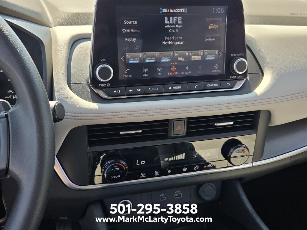 Used 2023 Nissan Rogue SV FWD image 17