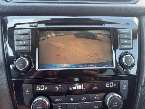 Used 2020 Nissan Rogue SV FWD image 21