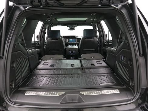 Used 2024 GMC Yukon Denali w/ Denali Reserve Package AWD/4WD image 29