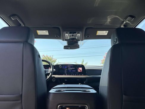 Used 2026 Chevrolet Suburban LT w/ Comfort Package AWD/4WD image 8