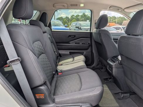 Used 2023 Nissan Pathfinder S AWD/4WD image 29