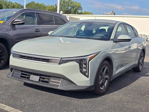 Used 2025 Kia K4 FWD image 3