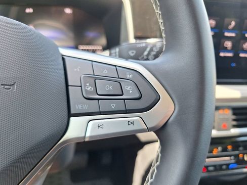 Certified 2025 Volkswagen Taos SE FWD image 22