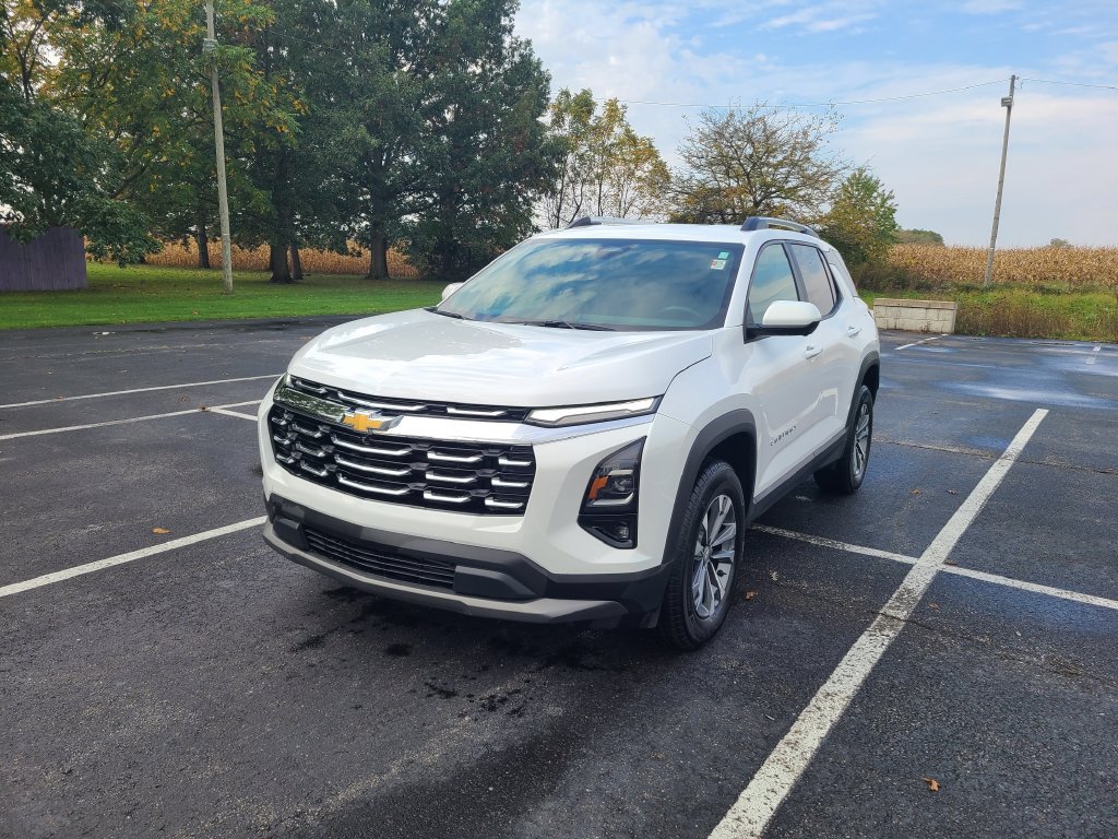 Used 2025 Chevrolet Equinox LT w/ Convenience Package II AWD/4WD image 3