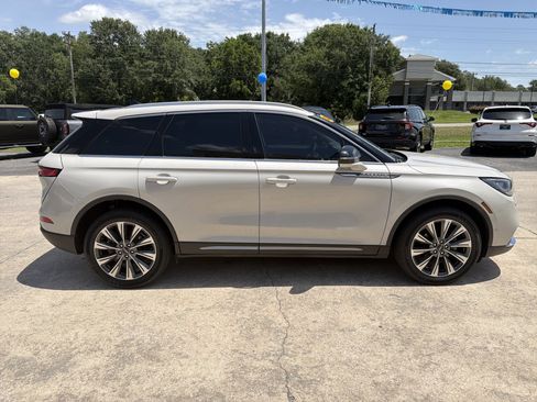Used 2022 Lincoln Corsair Reserve w/ Equipment Group 201A FWD image 5