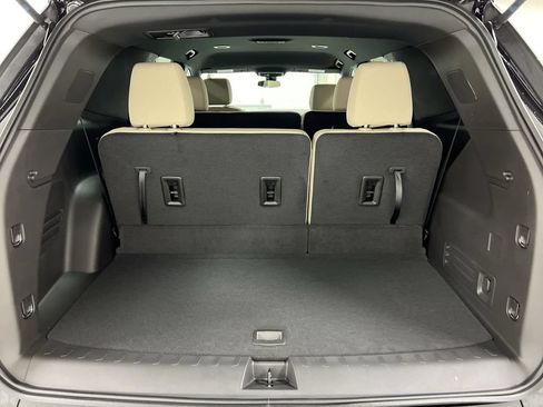 Used 2023 Chevrolet Traverse LS FWD image 23