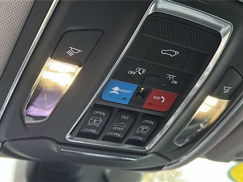 Used 2023 Jeep Grand Cherokee 4WD 4xe image 22