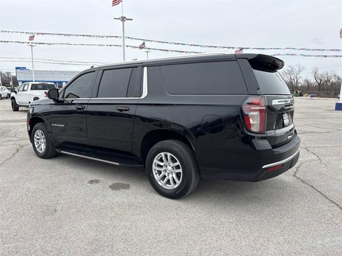 Used 2021 Chevrolet Suburban LT image 3