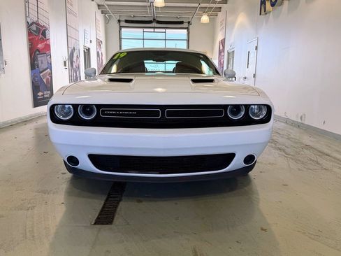 Used 2019 Dodge Challenger SXT image 7