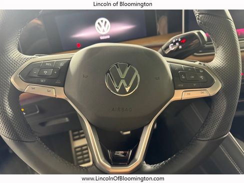 Used 2026 Volkswagen Tiguan SEL R-Line AWD/4WD image 17