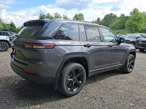 New 2025 Jeep Grand Cherokee Altitude image 4