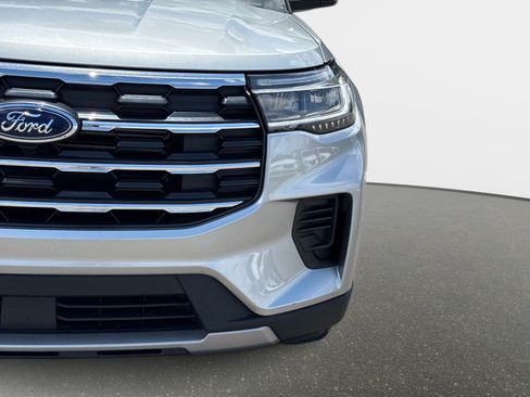Used 2025 Ford Explorer Active AWD/4WD image 11