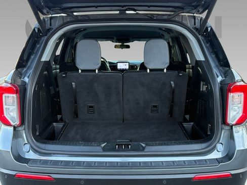 Used 2022 Ford Explorer XLT w/ Equipment Group 202A image 19