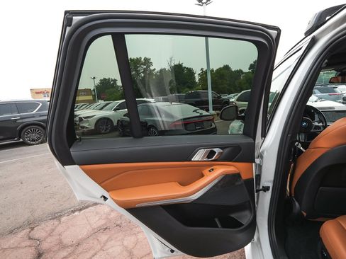 Used 2022 BMW X5 xDrive40i w/ M Sport Package AWD/4WD image 13
